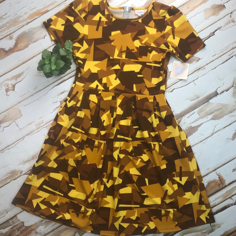 LULAROE Amelia Brown/mustard print NWT SzXL